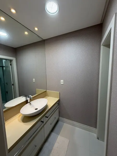 Apartamento com 3 quartos para alugar, 174m2 em Centro, Balneario Camboriu - SC - imagem 9 Foto 9 de Apartamento com 3 quartos para alugar, 174m2 em Centro, Balneario Camboriu - SC