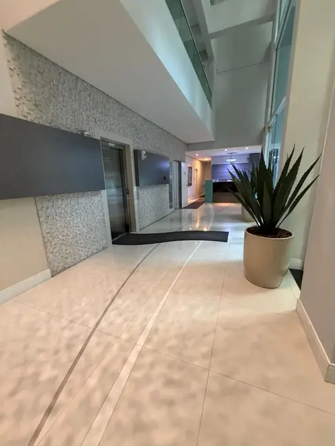 Apartamento com 3 quartos para alugar, 174m2 em Centro, Balneario Camboriu - SC - imagem 5 Foto 5 de Apartamento com 3 quartos para alugar, 174m2 em Centro, Balneario Camboriu - SC