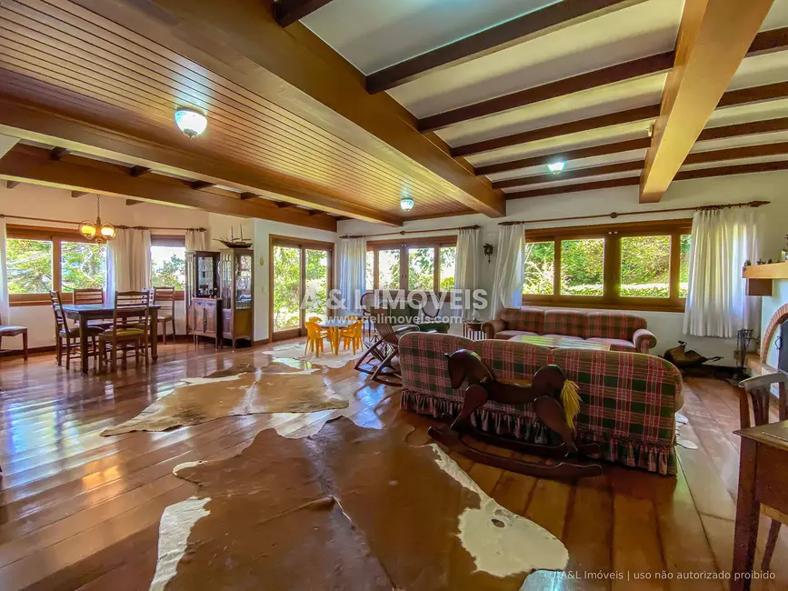 Casa com 3 quartos à venda, 229m2 em Campos Do Jordao - SP - imagem 1 Foto 1 de Casa com 3 quartos à venda, 229m2 em Campos Do Jordao - SP