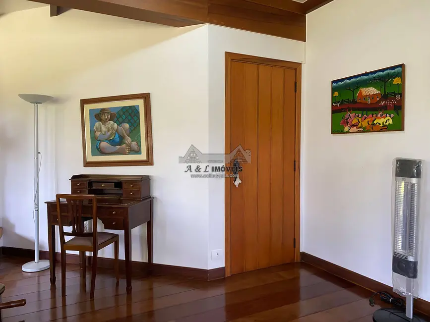 Casa com 3 quartos à venda, 229m2 em Campos Do Jordao - SP - imagem 9 Foto 9 de Casa com 3 quartos à venda, 229m2 em Campos Do Jordao - SP