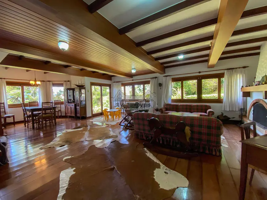 Foto 1 de Casa com 3 quartos à venda, 229m2 em Campos Do Jordao - SP