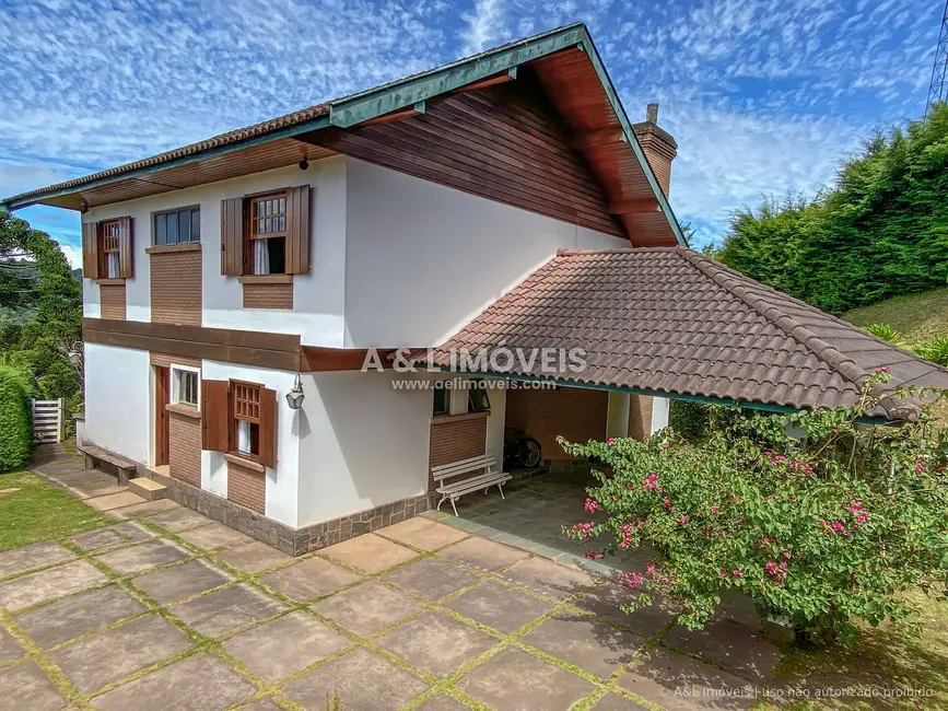 Casa com 3 quartos à venda, 229m2 em Campos Do Jordao - SP - imagem 3 Foto 3 de Casa com 3 quartos à venda, 229m2 em Campos Do Jordao - SP
