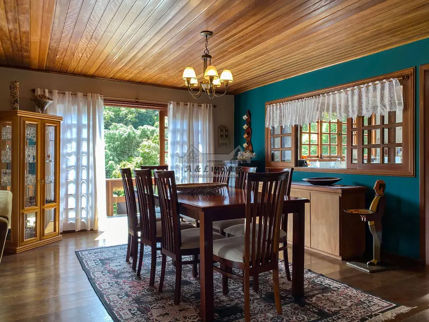 Casa com 6 quartos à venda, 300m2 em Campos Do Jordao - SP - imagem 8 Foto 8 de Casa com 6 quartos à venda, 300m2 em Campos Do Jordao - SP