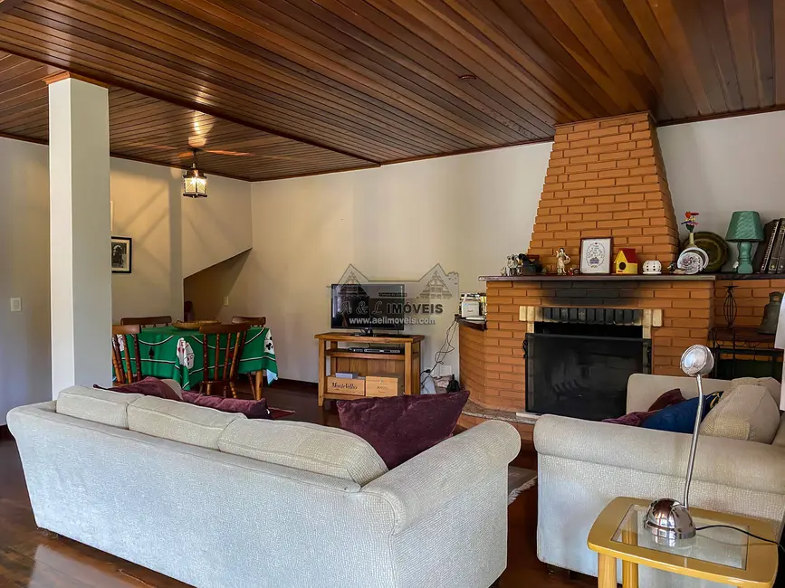 Casa com 6 quartos à venda, 300m2 em Campos Do Jordao - SP - imagem 5 Foto 5 de Casa com 6 quartos à venda, 300m2 em Campos Do Jordao - SP