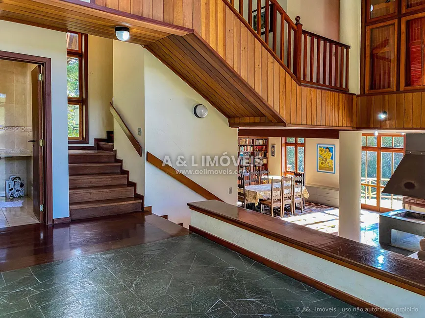 Casa com 5 quartos à venda, 417m2 em Campos Do Jordao - SP - imagem 4 Foto 4 de Casa com 5 quartos à venda, 417m2 em Campos Do Jordao - SP