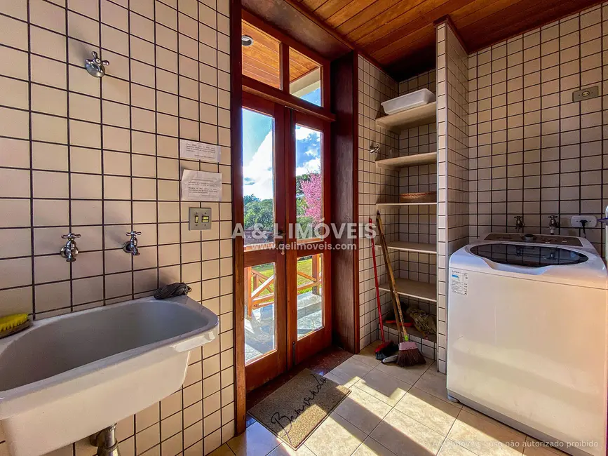 Casa com 5 quartos à venda, 417m2 em Campos Do Jordao - SP - imagem 9 Foto 9 de Casa com 5 quartos à venda, 417m2 em Campos Do Jordao - SP