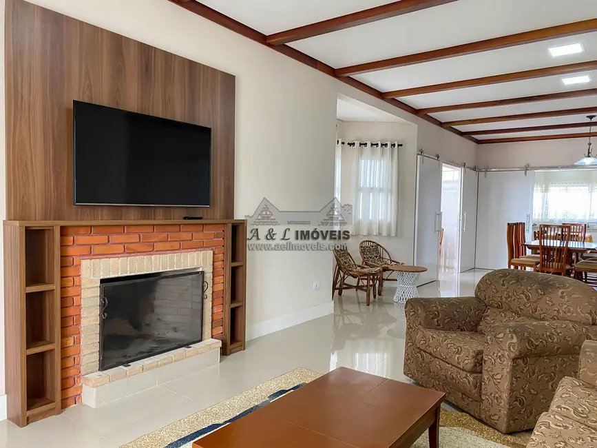 Foto 1 de Casa com 6 quartos à venda, 260m2 em Campos Do Jordao - SP