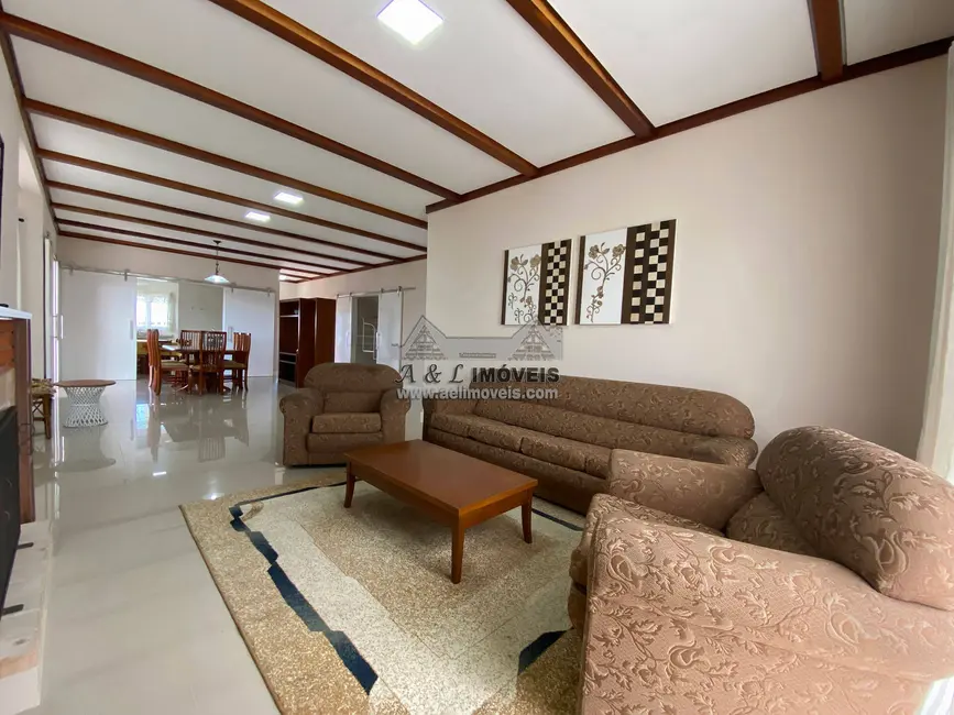 Foto 5 de Casa com 6 quartos à venda, 260m2 em Campos Do Jordao - SP