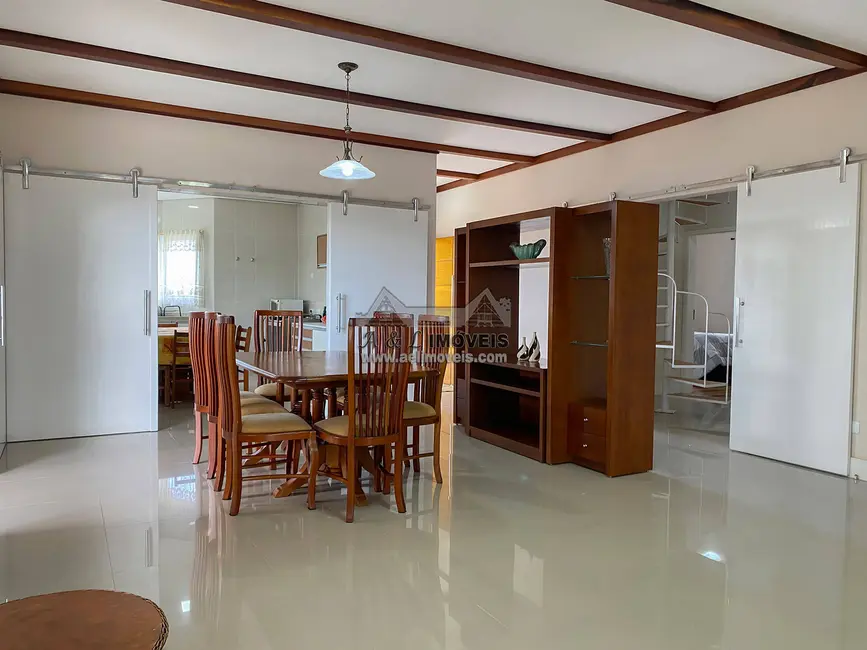 Foto 6 de Casa com 6 quartos à venda, 260m2 em Campos Do Jordao - SP