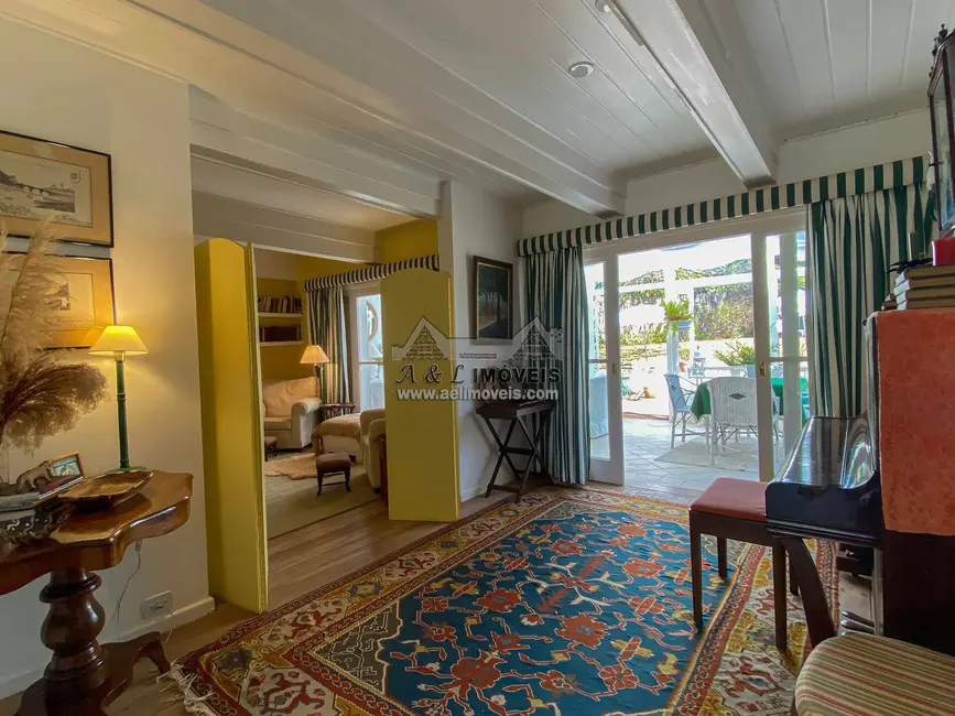 Casa com 6 quartos à venda, 622m2 em Campos Do Jordao - SP - imagem 9 Foto 9 de Casa com 6 quartos à venda, 622m2 em Campos Do Jordao - SP