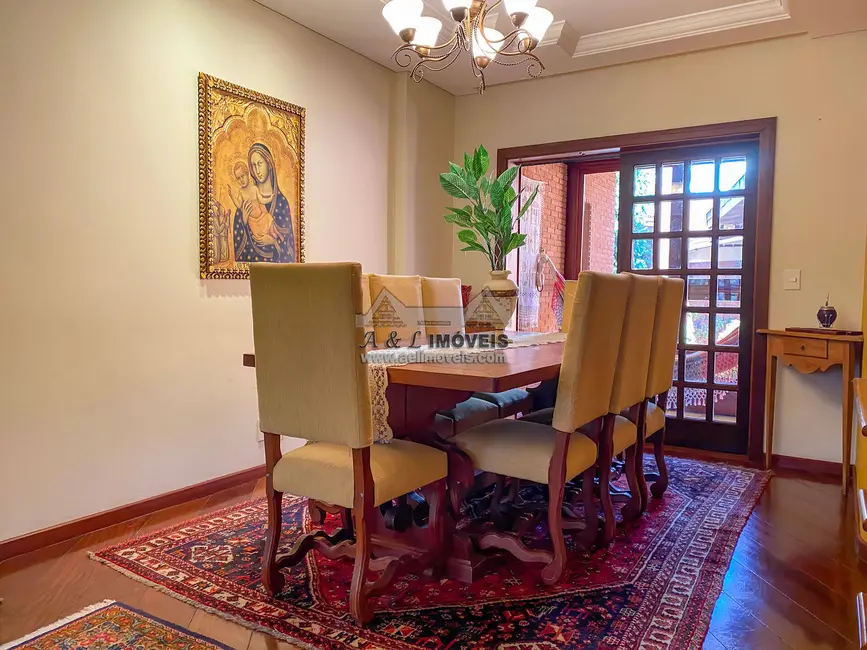 Apartamento com 5 quartos à venda, 226m2 em Campos Do Jordao - SP - imagem 9 Foto 9 de Apartamento com 5 quartos à venda, 226m2 em Campos Do Jordao - SP