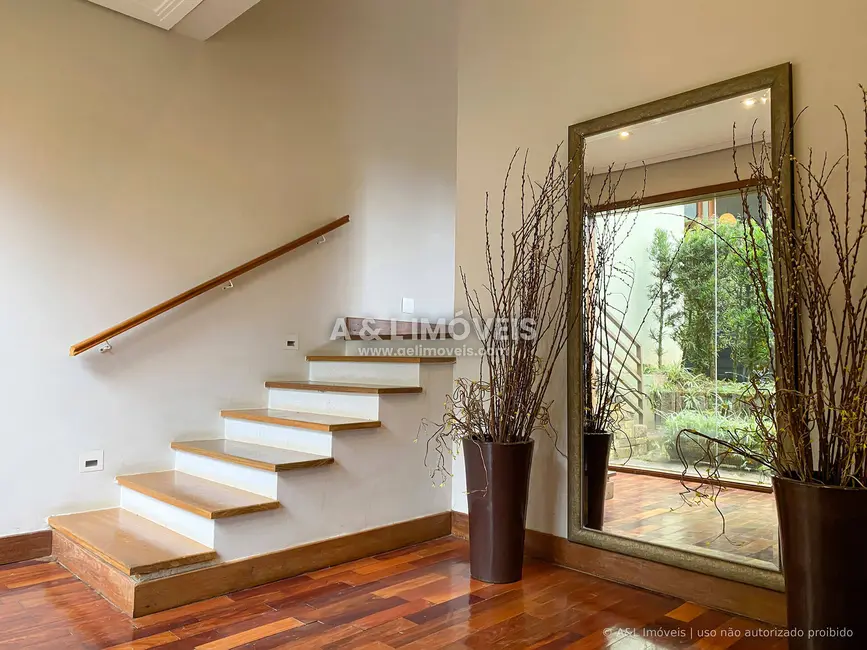 Foto 3 de Casa de Condomínio com 5 quartos à venda, 273m2 em Campos Do Jordao - SP