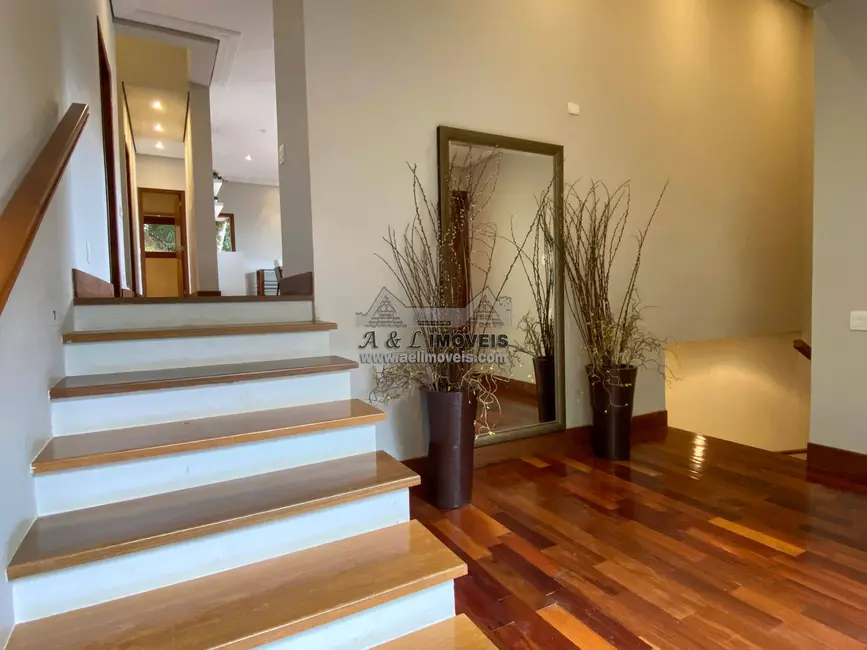 Foto 3 de Casa de Condomínio com 5 quartos à venda, 273m2 em Campos Do Jordao - SP