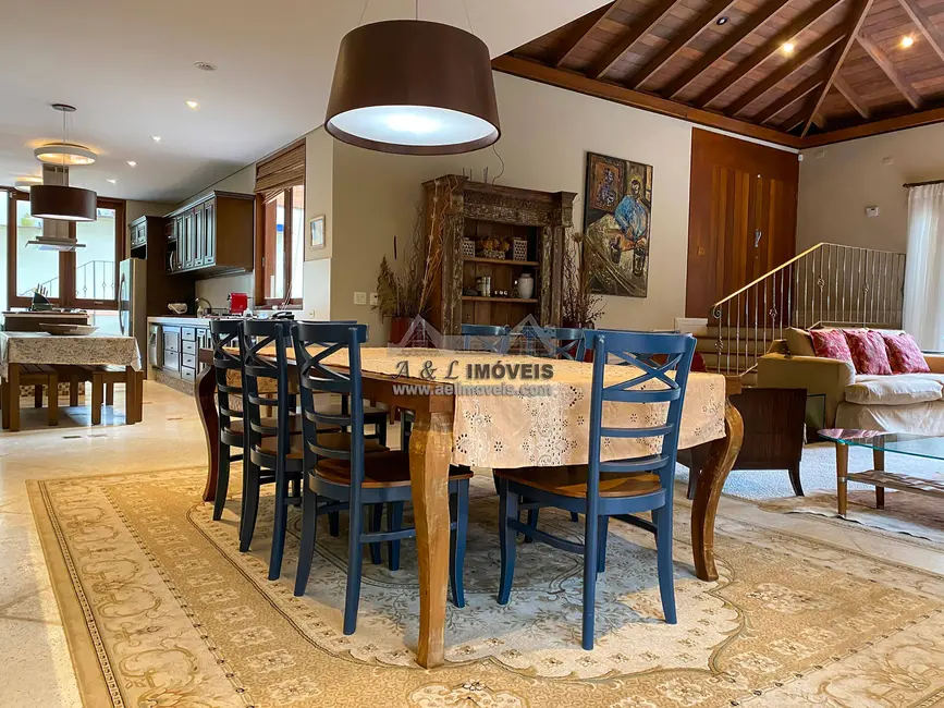 Foto 8 de Casa de Condomínio com 4 quartos à venda, 298m2 em Campos Do Jordao - SP