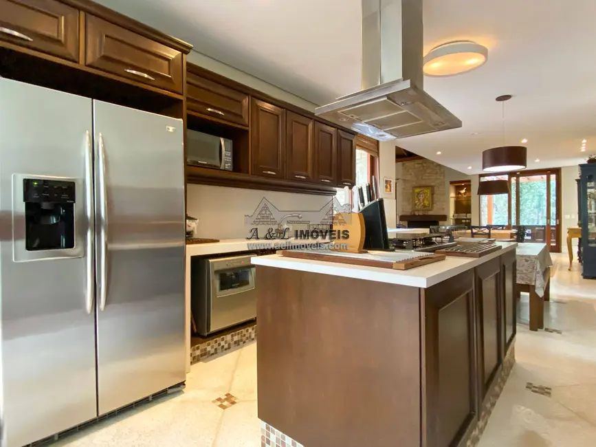 Foto 9 de Casa de Condomínio com 4 quartos à venda, 298m2 em Campos Do Jordao - SP