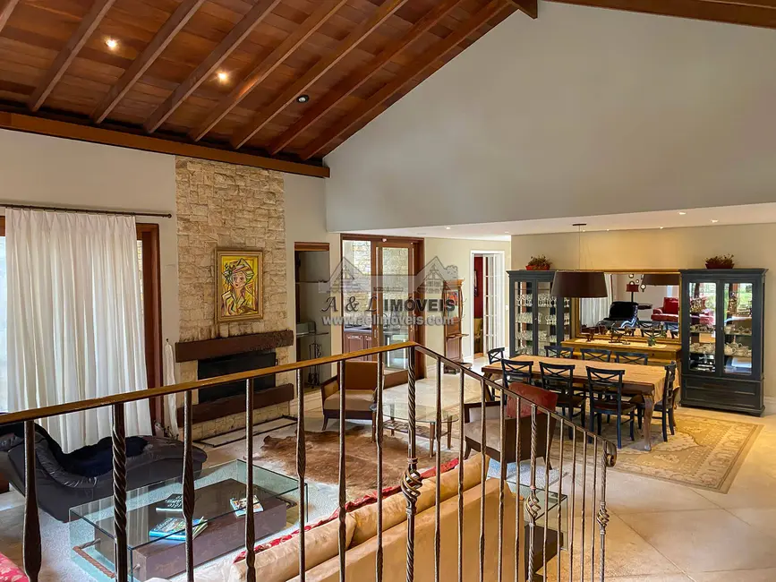 Foto 4 de Casa de Condomínio com 4 quartos à venda, 298m2 em Campos Do Jordao - SP