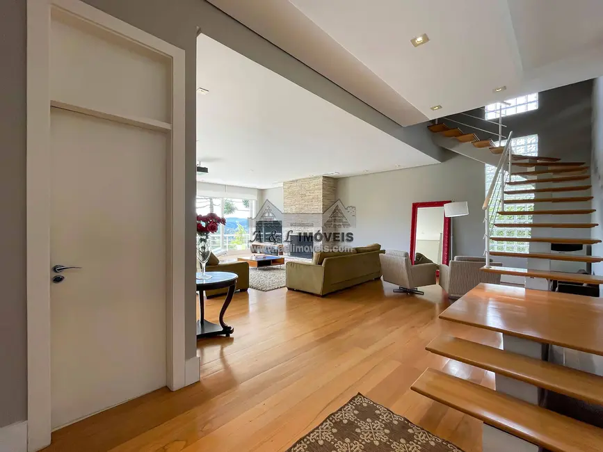 Foto 3 de Casa com 7 quartos à venda, 500m2 em Campos Do Jordao - SP