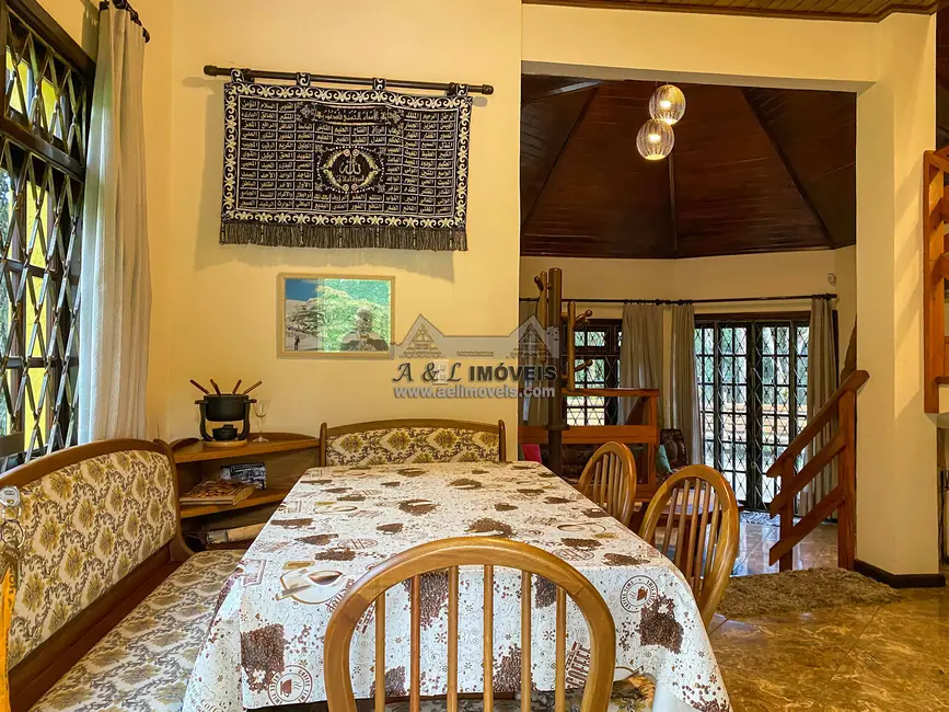 Foto 9 de Casa com 3 quartos à venda, 125m2 em Campos Do Jordao - SP