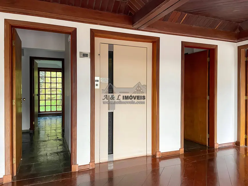 Apartamento com 4 quartos à venda, 267m2 em Campos Do Jordao - SP - imagem 4 Foto 4 de Apartamento com 4 quartos à venda, 267m2 em Campos Do Jordao - SP