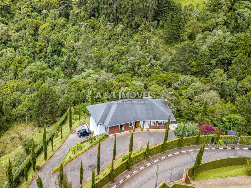 Casa com 5 quartos à venda, 424m2 em Campos Do Jordao - SP - imagem 3 Foto 3 de Casa com 5 quartos à venda, 424m2 em Campos Do Jordao - SP