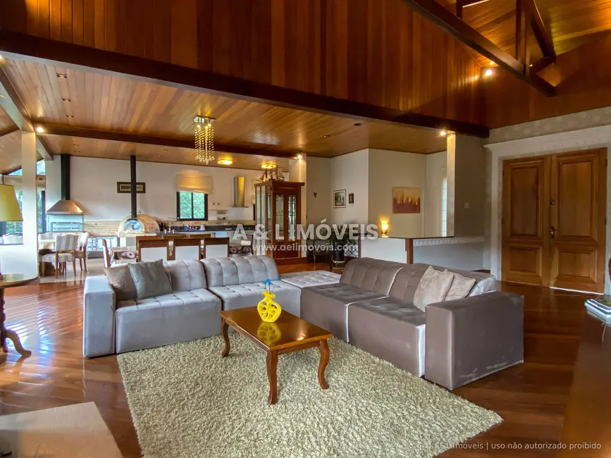 Casa com 5 quartos à venda, 424m2 em Campos Do Jordao - SP - imagem 4 Foto 4 de Casa com 5 quartos à venda, 424m2 em Campos Do Jordao - SP