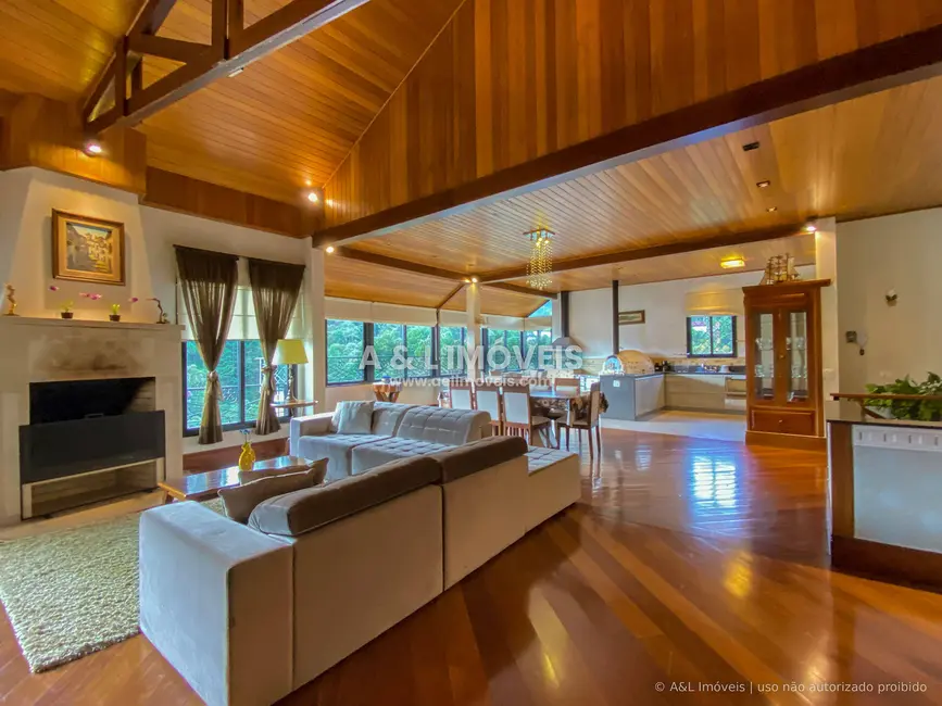 Casa com 5 quartos à venda, 424m2 em Campos Do Jordao - SP - imagem 1 Foto 1 de Casa com 5 quartos à venda, 424m2 em Campos Do Jordao - SP