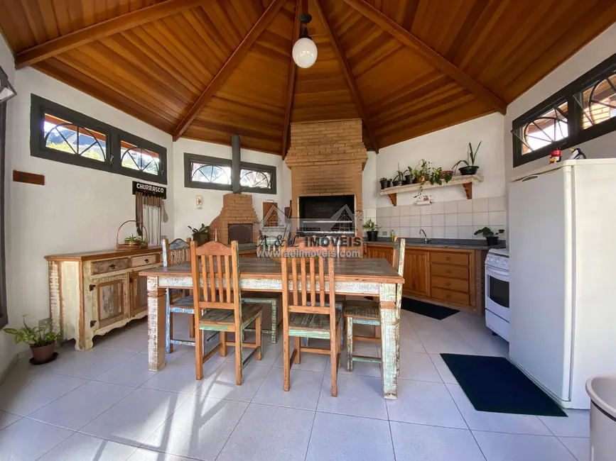 Foto 4 de Apartamento com 3 quartos à venda, 210m2 em Campos Do Jordao - SP