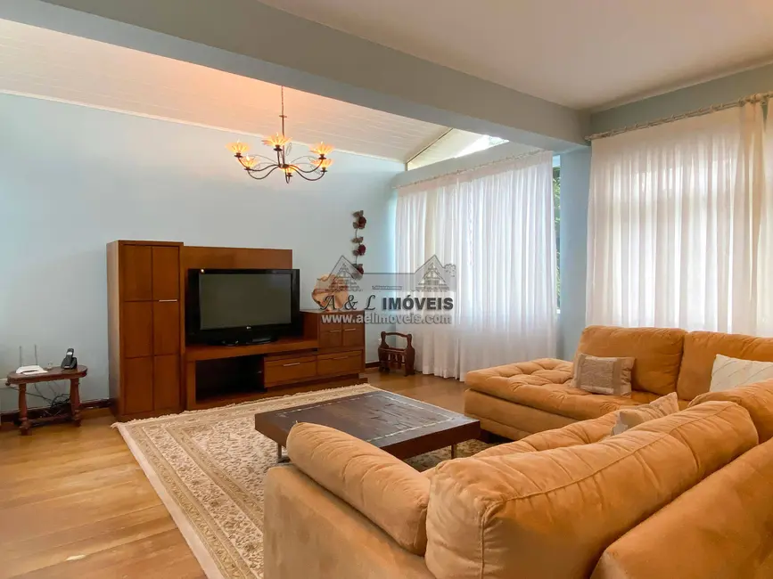 Foto 1 de Casa de Condomínio com 3 quartos à venda, 214m2 em Campos Do Jordao - SP