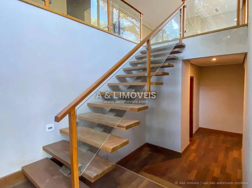 Foto 3 de Casa de Condomínio com 5 quartos à venda, 269m2 em Campos Do Jordao - SP