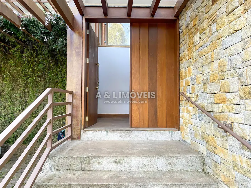 Foto 2 de Casa de Condomínio com 5 quartos à venda, 269m2 em Campos Do Jordao - SP