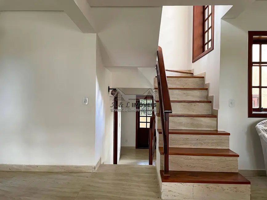 Foto 8 de Casa de Condomínio com 3 quartos à venda, 250m2 em Campos Do Jordao - SP