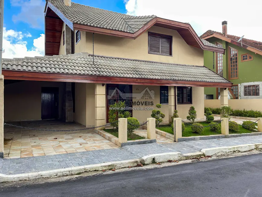 Foto 3 de Casa de Condomínio com 3 quartos à venda, 250m2 em Campos Do Jordao - SP