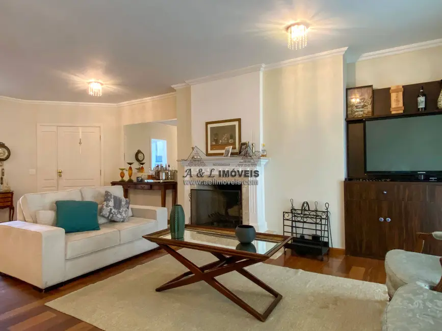 Apartamento com 3 quartos à venda, 176m2 em Campos Do Jordao - SP - imagem 4 Foto 4 de Apartamento com 3 quartos à venda, 176m2 em Campos Do Jordao - SP