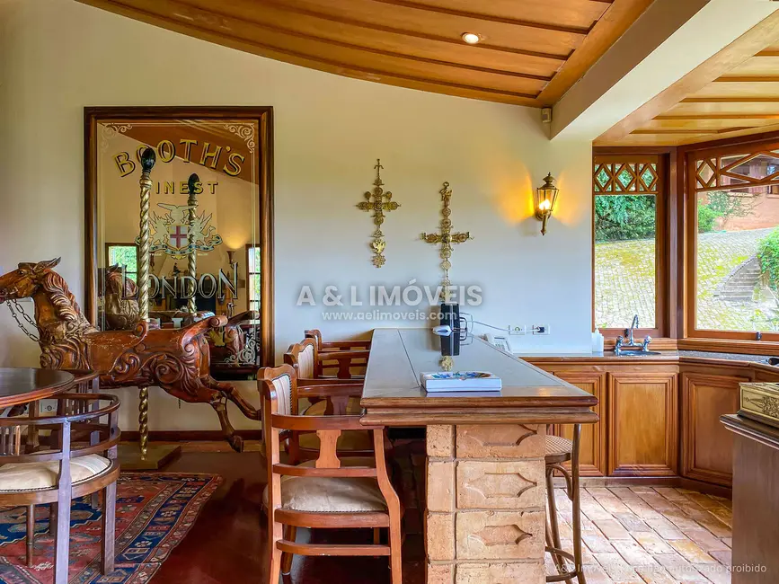Casa com 6 quartos à venda, 950m2 em Campos Do Jordao - SP - imagem 8 Foto 8 de Casa com 6 quartos à venda, 950m2 em Campos Do Jordao - SP