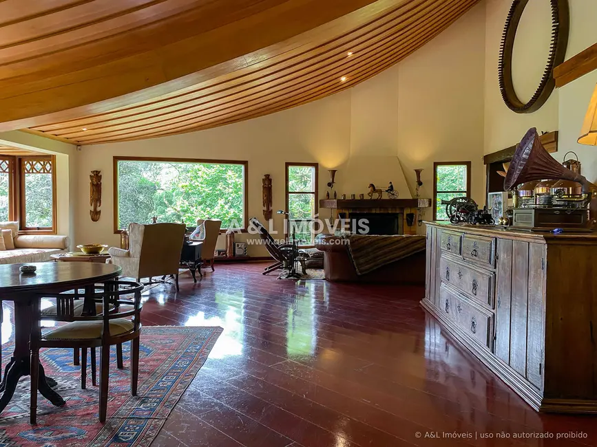 Casa com 6 quartos à venda, 950m2 em Campos Do Jordao - SP - imagem 6 Foto 6 de Casa com 6 quartos à venda, 950m2 em Campos Do Jordao - SP