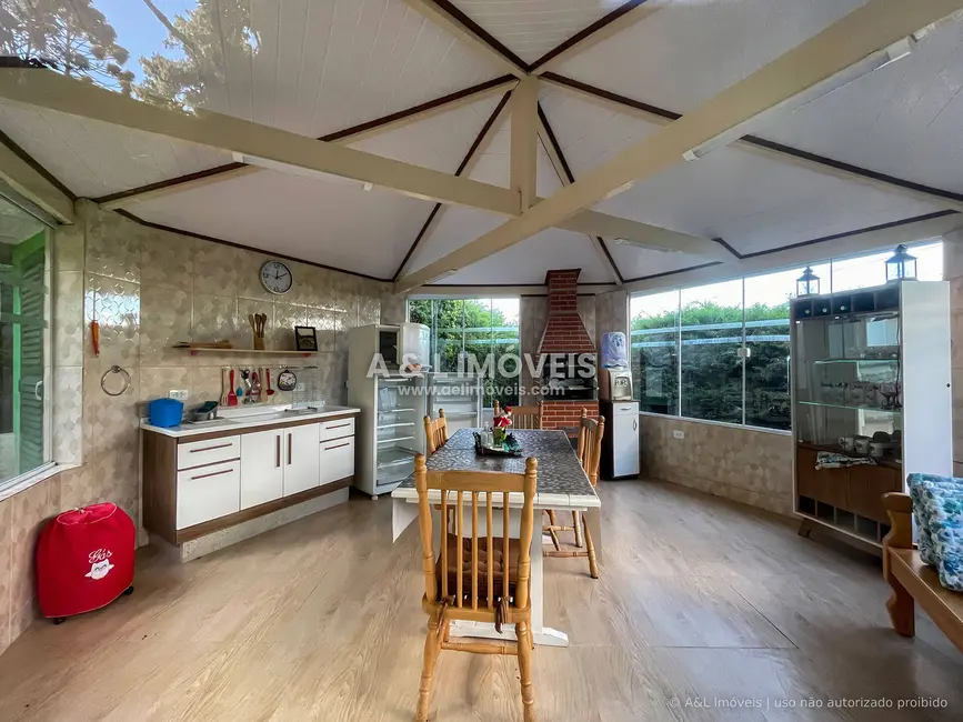 Casa com 5 quartos à venda, 168m2 em Campos Do Jordao - SP - imagem 9 Foto 9 de Casa com 5 quartos à venda, 168m2 em Campos Do Jordao - SP