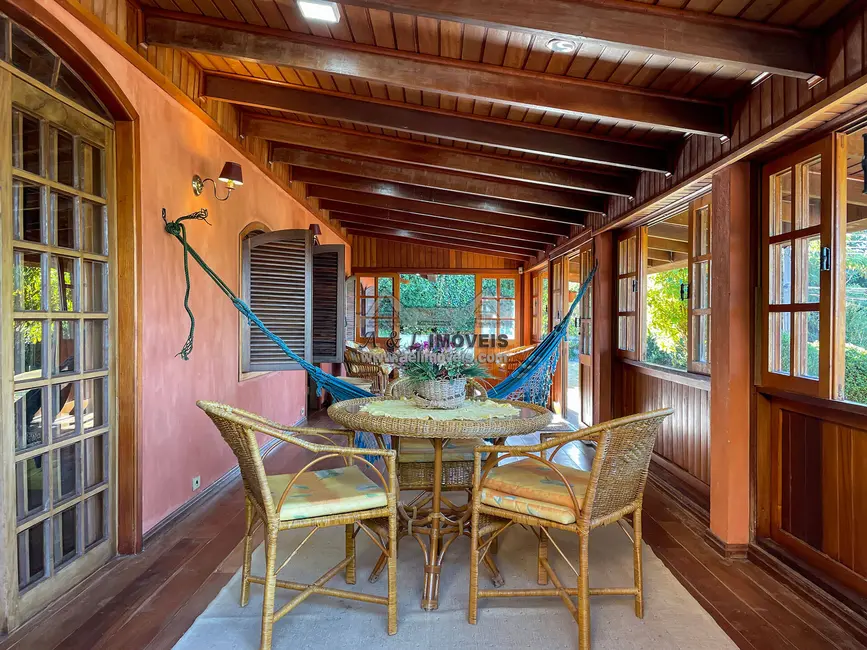 Foto 5 de Casa com 3 quartos à venda, 260m2 em Campos Do Jordao - SP