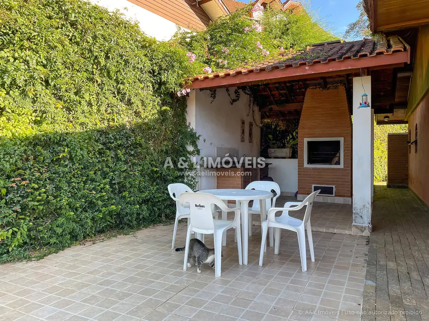 Foto 3 de Casa com 3 quartos à venda, 260m2 em Campos Do Jordao - SP