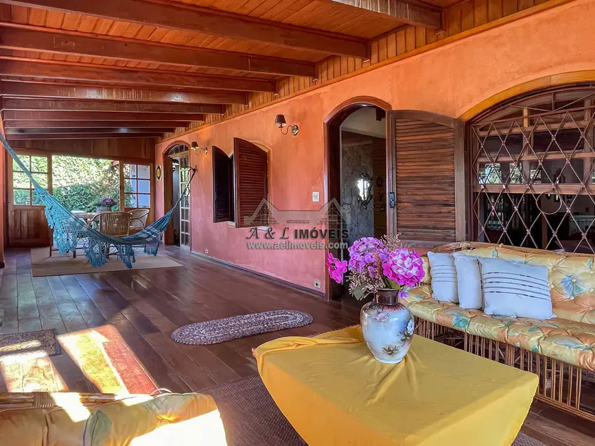 Foto 8 de Casa com 3 quartos à venda, 260m2 em Campos Do Jordao - SP