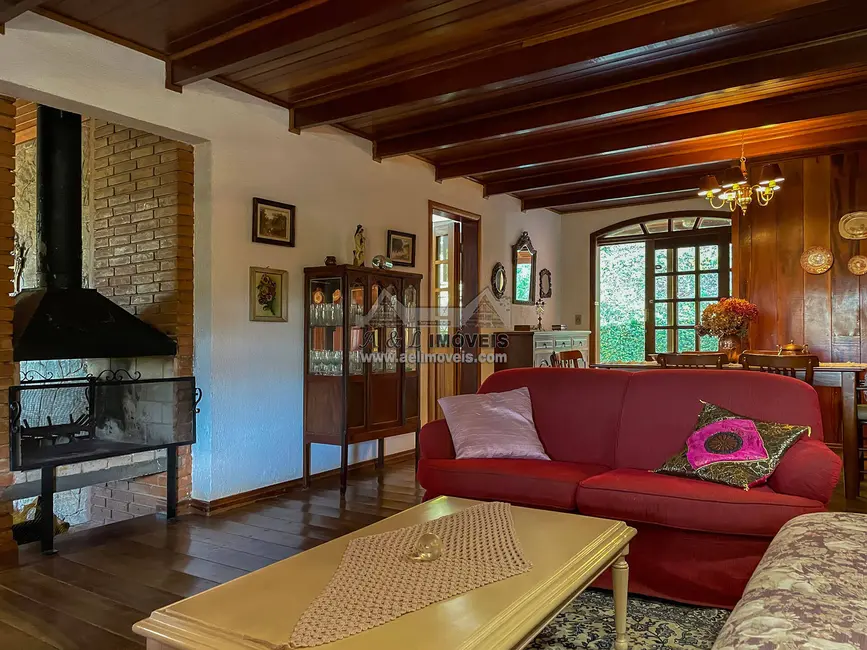 Foto 1 de Casa com 3 quartos à venda, 260m2 em Campos Do Jordao - SP