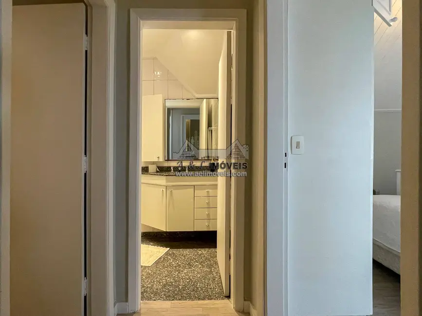 Foto 9 de Casa de Condomínio com 4 quartos à venda, 262m2 em Campos Do Jordao - SP