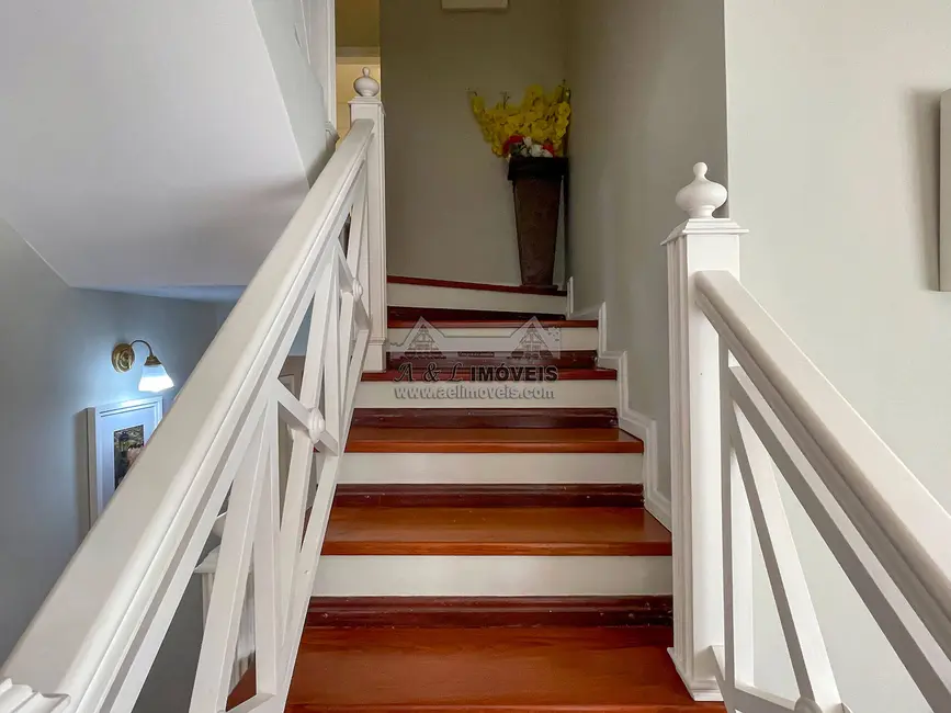 Foto 8 de Casa de Condomínio com 4 quartos à venda, 262m2 em Campos Do Jordao - SP