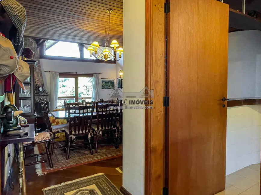 Foto 2 de Apartamento com 5 quartos à venda, 178m2 em Campos Do Jordao - SP
