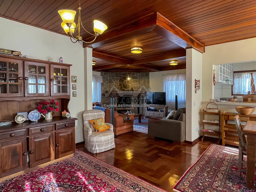 Foto 5 de Casa de Condomínio com 4 quartos à venda, 165m2 em Campos Do Jordao - SP