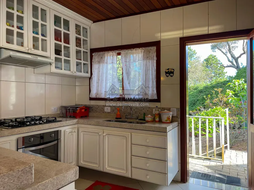 Foto 8 de Casa de Condomínio com 4 quartos à venda, 165m2 em Campos Do Jordao - SP