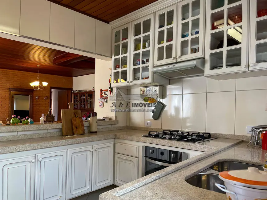 Foto 9 de Casa de Condomínio com 4 quartos à venda, 165m2 em Campos Do Jordao - SP