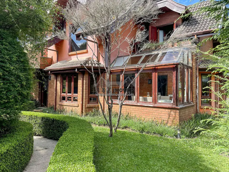 Foto 5 de Casa de Condomínio com 4 quartos à venda, 207m2 em Campos Do Jordao - SP