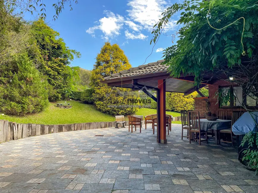 Foto 3 de Casa de Condomínio com 4 quartos à venda, 207m2 em Campos Do Jordao - SP