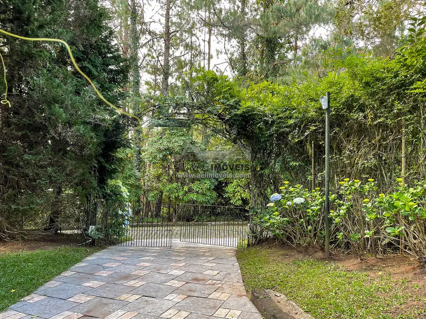 Foto 2 de Casa de Condomínio com 4 quartos à venda, 207m2 em Campos Do Jordao - SP