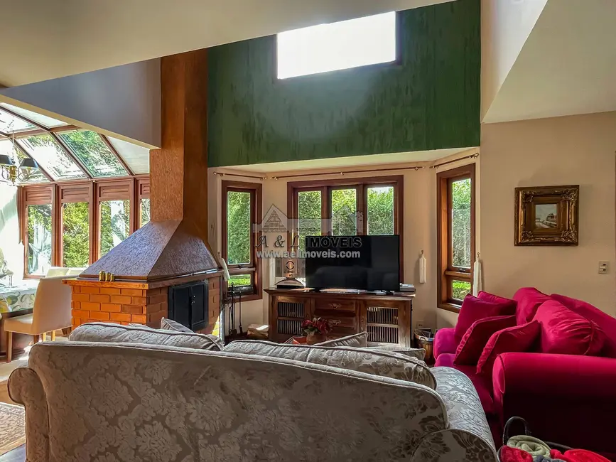 Foto 9 de Casa de Condomínio com 4 quartos à venda, 207m2 em Campos Do Jordao - SP